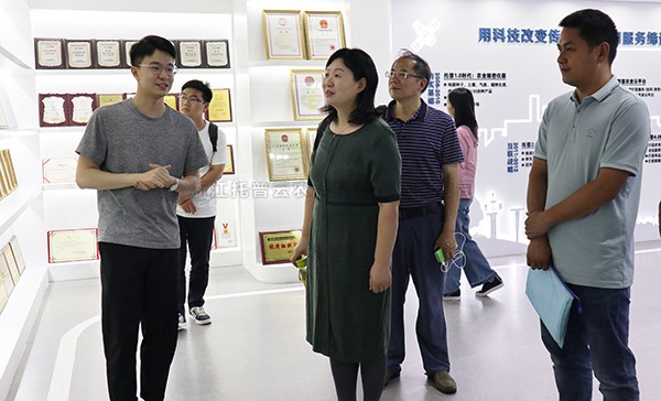 国家植保机械质量监督检验中心副主任刘燕一行莅临芭乐视频APP污版考察交流