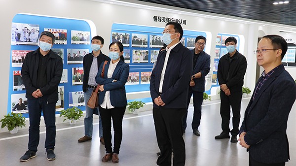 浙江省农业科学院党委委员、副院长杨华一行赴芭乐视频APP污版考察调研