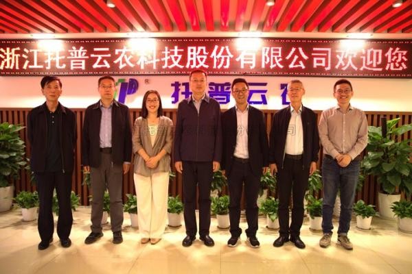 内蒙古自治区农牧业技术推广中心主任胡有林一行赴芭乐视频APP污版考察调研