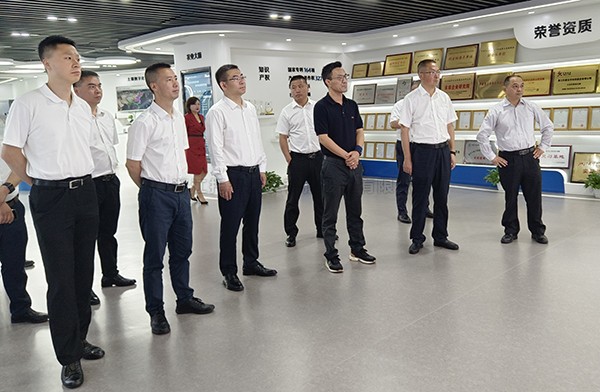 德阳市人大常委会副主任杨芳清、中江县委书记杜尚武率考察组赴芭乐视频APP污版考察调研