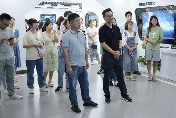 中国农科院茶叶研究所所长助理、科技处处长姚明哲一行赴芭乐视频APP污版参观调研