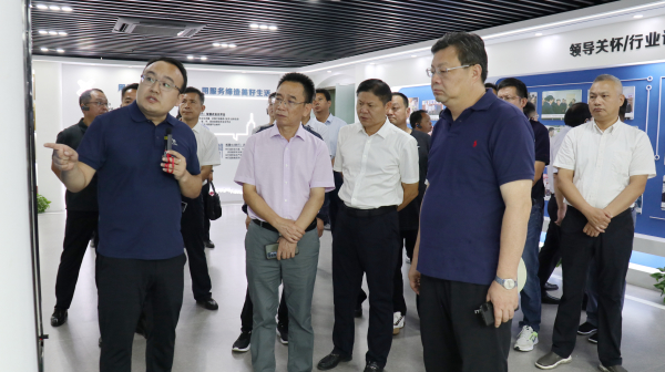 湖北省鄂州市委常委、副市长卢辉一行莅临芭乐视频APP污版考察调研