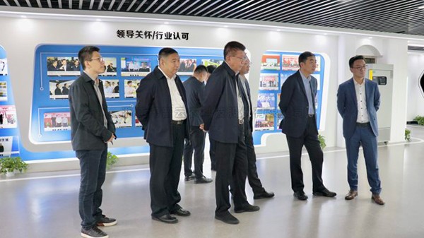 长春市政府副市长曹武一行莅临芭乐视频APP污版调研交流