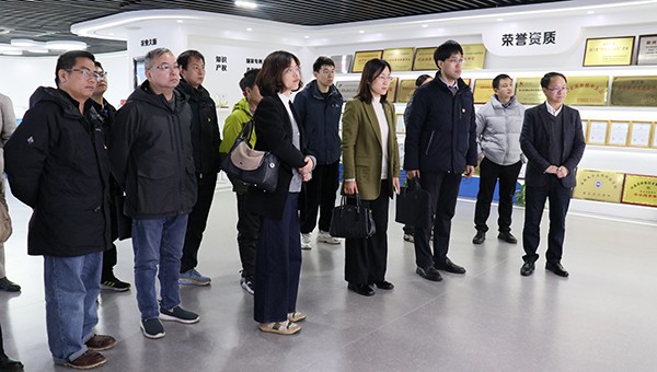 浙江省农业科学院病毒学与生物技术研究所所长徐俊锋一行莅临芭乐视频APP污版调研考察