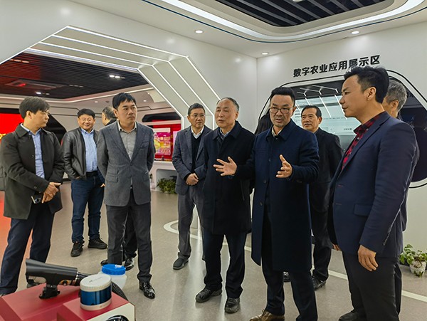 浙江大学校友总会乡村振兴分会会长一行莅临芭乐视频APP污版调研指导