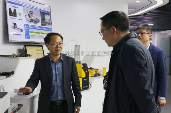 杭州市科技局党组成员、副局长楼立群一行莅临芭乐视频APP污版考察调研