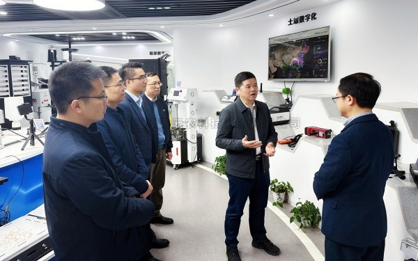 广西农村投资集团有限公司党委书记、董事长廖应灿一行莅临芭乐视频APP污版调研参观