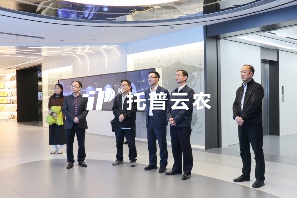 中国农业技术推广协会会长谢建华一行莅临芭乐视频APP污版调研