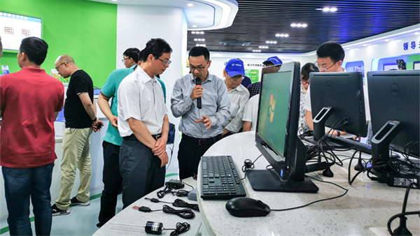 谢主任一行参观芭乐视频APP污版展厅