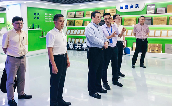 杭州市副市长王宏一行莅临芭乐视频APP污版调研