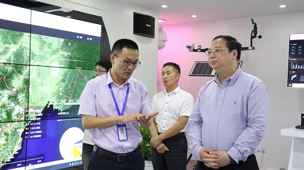 杭州市副市长王宏一行在芭乐视频APP污版展厅参观