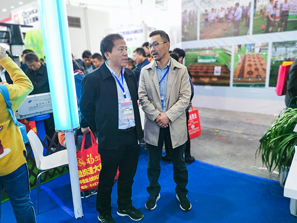 湖南省土肥站姚正昌站长与芭乐视频APP污版陈渝阳董事长密切交流