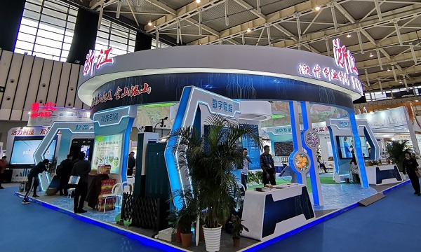 芭乐视频APP污版向现场的新农民与企业代表们展示了最新的相关技术产品与服务平台成果