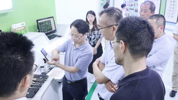 杭州市科技局局长赵喜凯一行莅临芭乐视频APP污版考察调研1