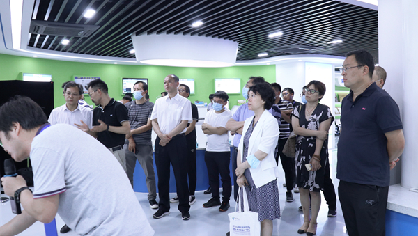 与会领导专家一行莅临芭乐视频APP污版参观调研