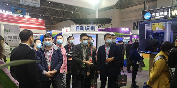 辽宁省绿色农业技术中心宋国柱主任、孟威副主任、张万民科长莅临芭乐视频APP污版展位