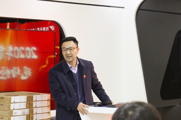 【2】陈渝阳董事长与伙伴们进行分享。.JPG